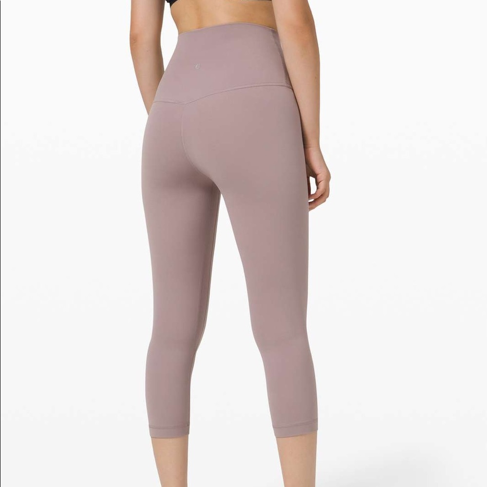 NWT. Lululemon Align SHR Crop 21”